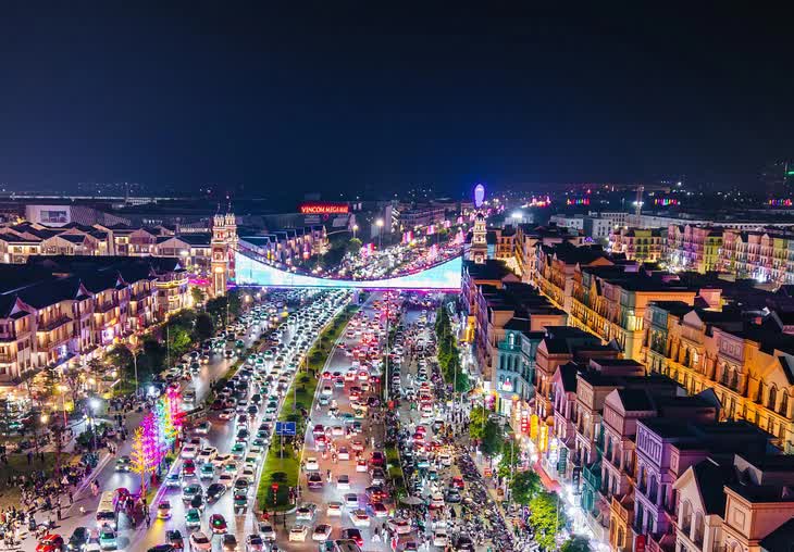 Điều gì nằm đằng sau hành động Vincom Retail bán hết Vincom Nguyễn Chí Thanh?- Ảnh 1. Điều gì nằm đằng sau hành động Vincom Retail bán hết Vincom Nguyễn Chí Thanh?- Ảnh 1.