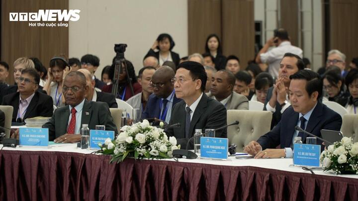 Bộ trưởng Nguyễn Mạnh Hùng: AI đi trong 'hành lang hẹp' để phục vụ con người- Ảnh 3. Bộ trưởng Nguyễn Mạnh Hùng: AI đi trong 'hành lang hẹp' để phục vụ con người- Ảnh 3.