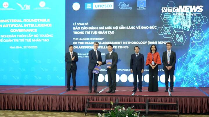 Bộ trưởng Nguyễn Mạnh Hùng: AI đi trong 'hành lang hẹp' để phục vụ con người- Ảnh 4. Bộ trưởng Nguyễn Mạnh Hùng: AI đi trong 'hành lang hẹp' để phục vụ con người- Ảnh 4.