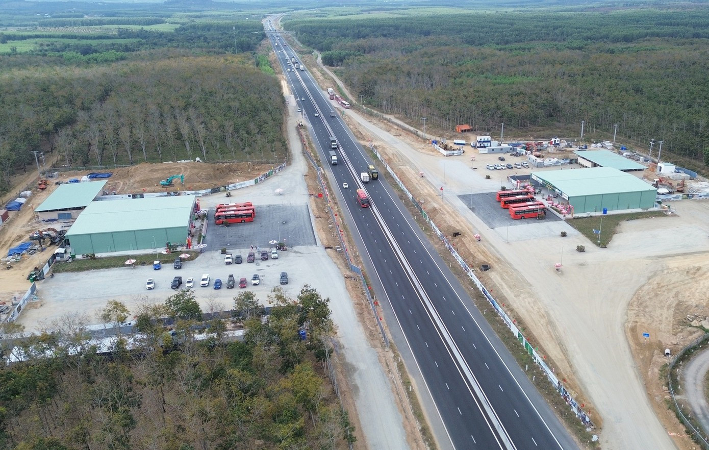 Thí điểm phân làn, tốc độ xe chạy cao tốc Phan Thiết - Dầu Giây- Ảnh 1. Thí điểm phân làn, tốc độ xe chạy cao tốc Phan Thiết - Dầu Giây- Ảnh 1.