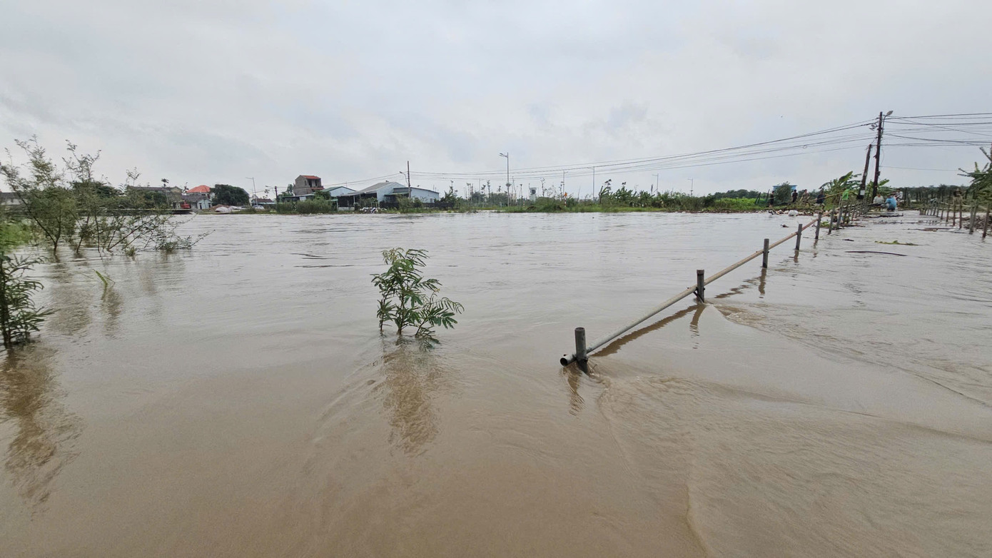 Lượng mưa tại tỉnh miền Trung lên tới 1.600mm, vượt mọi kỷ lục và chưa từng ghi nhận tại Việt Nam- Ảnh 2. Lượng mưa tại tỉnh miền Trung lên tới 1.600mm, vượt mọi kỷ lục và chưa từng ghi nhận tại Việt Nam- Ảnh 2.