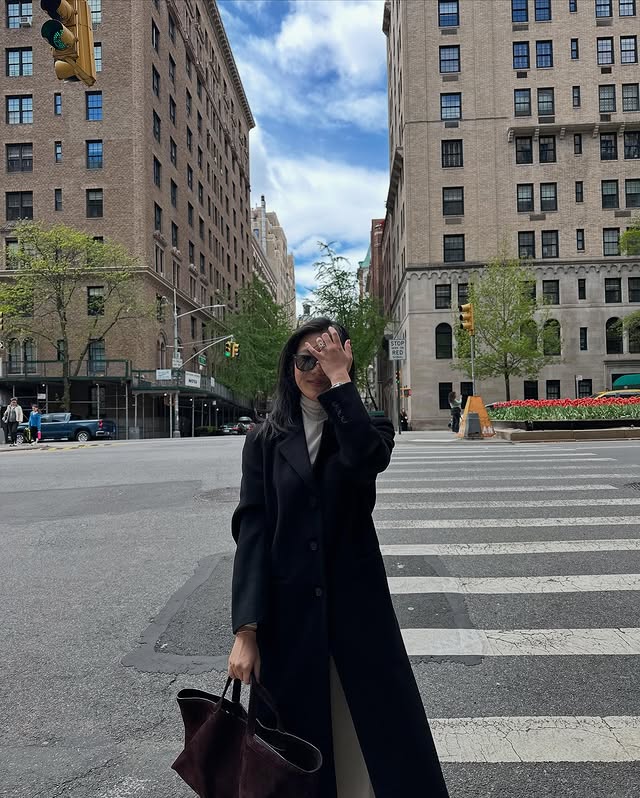 Cô gái châu Á cưới hậu duệ gia tộc Givenchy: Nhan sắc như bản tình ca, style sang đến mức Google cũng bối rối- Ảnh 8. Cô gái châu Á cưới hậu duệ gia tộc Givenchy: Nhan sắc như bản tình ca, style sang đến mức Google cũng bối rối- Ảnh 8.