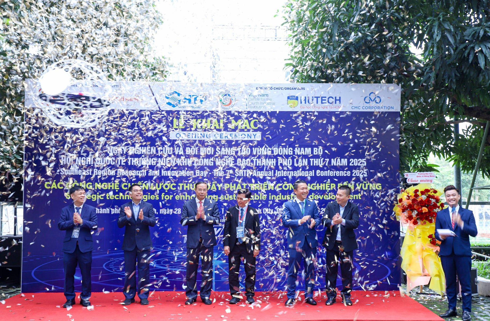 photo-1761664727145 photo-1761664727145