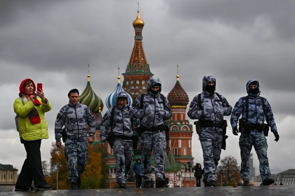 CEO Sberbank cảnh báo vấn đề khiến Nga 'chẳng có gì cả' - Ông Putin nêu ưu tiên quốc gia vì 'sinh tồn'- Ảnh 2. CEO Sberbank cảnh báo vấn đề khiến Nga 'chẳng có gì cả' - Ông Putin nêu ưu tiên quốc gia vì 'sinh tồn'- Ảnh 2.
