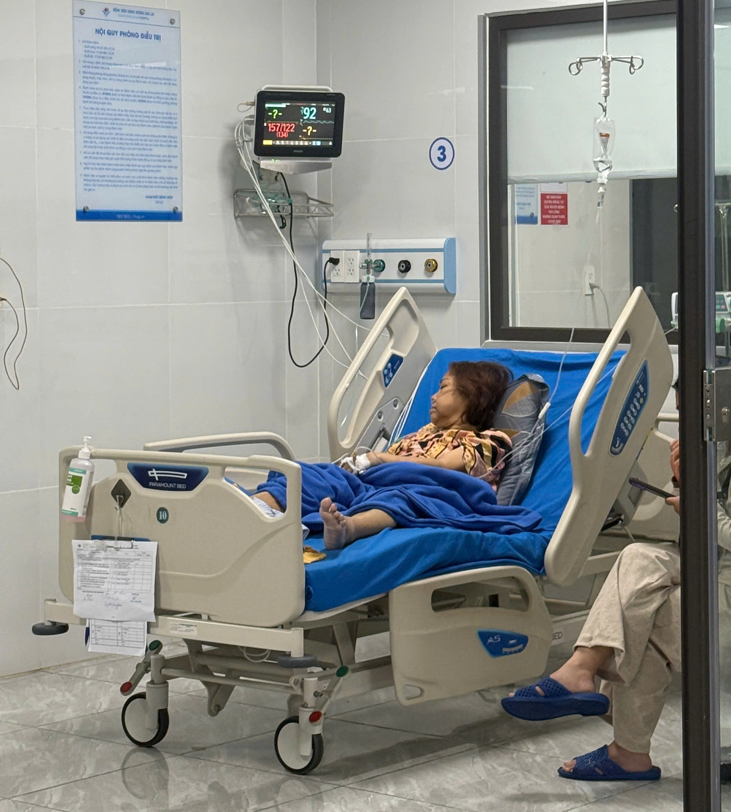 Ngôi sao ca nhạc đình đám: Nợ 40 tỷ, U60 nhiều bệnh, mất khả năng nói chuyện và ăn uống- Ảnh 4. Ngôi sao ca nhạc đình đám: Nợ 40 tỷ, U60 nhiều bệnh, mất khả năng nói chuyện và ăn uống- Ảnh 4.