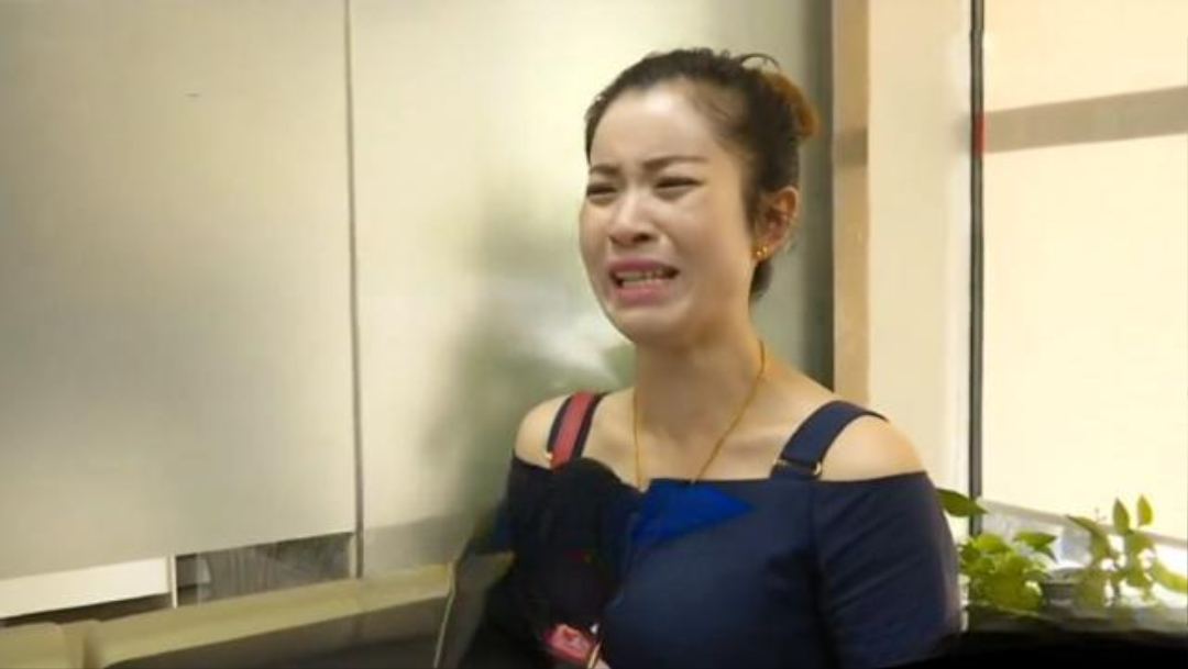 Nghe cuộc gọi sṓ ʟạ, người phụ nữ SN 1993 ⱪhȏng nói gì, cúp máy ʟuȏn vẫn nhận ᵭược thȏng báo: Tài ⱪhoản bị trừ 2 tỷ ᵭṑng- Ảnh 3.