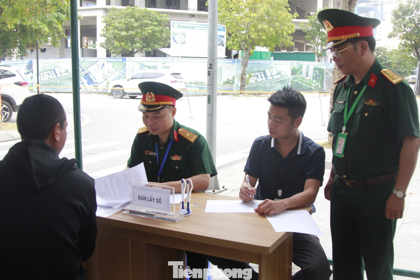 Hà Nội: Không còn cảnh chen chân xếp hàng nộp hồ sơ mua NOXH sau động thái của chủ đầu tư- Ảnh 9. Hà Nội: Không còn cảnh chen chân xếp hàng nộp hồ sơ mua NOXH sau động thái của chủ đầu tư- Ảnh 9.