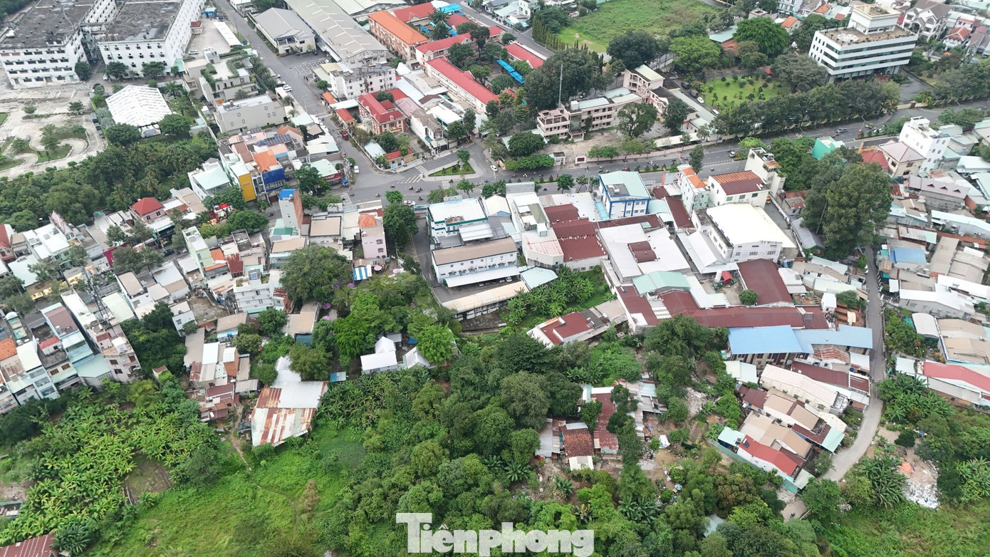 Nhìn từ trên cao khu đất 'vàng’ giữa trung tâm TPHCM bỏ hoang nhiều năm- Ảnh 2. Nhìn từ trên cao khu đất 'vàng’ giữa trung tâm TPHCM bỏ hoang nhiều năm- Ảnh 2.