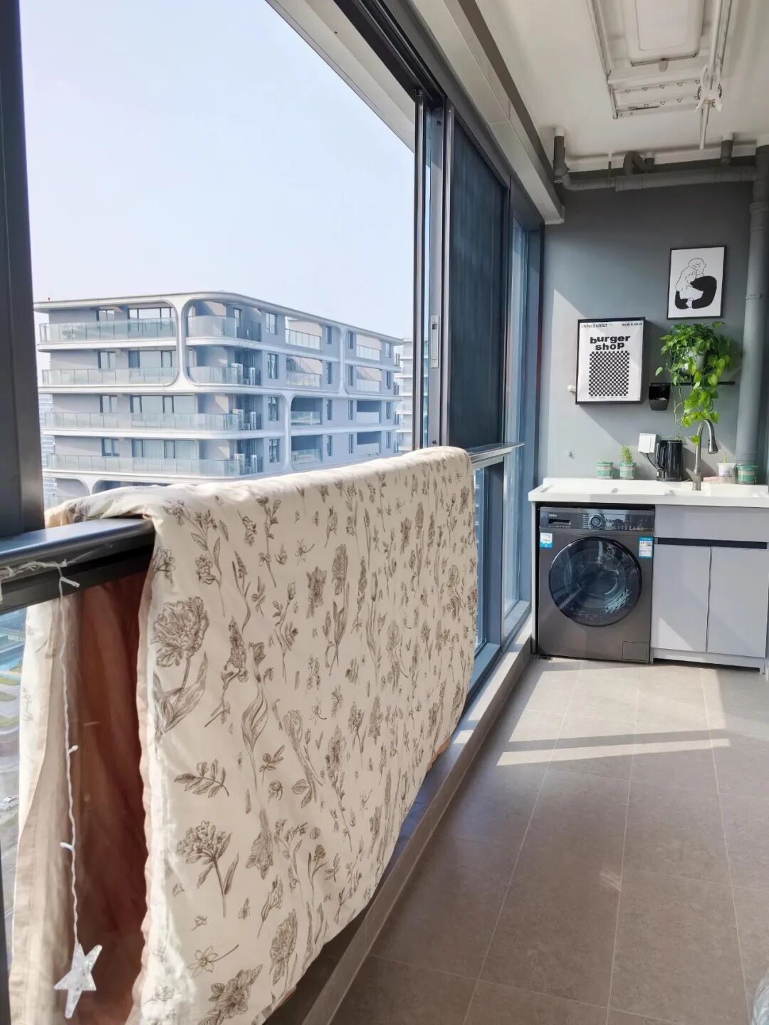 Giới trẻ trang trí nhà “ngược đời” nhưng cực thông minh: Toàn ý tưởng tưởng kỳ quặc mà sống rồi mới thấy đúng quá!- Ảnh 1.