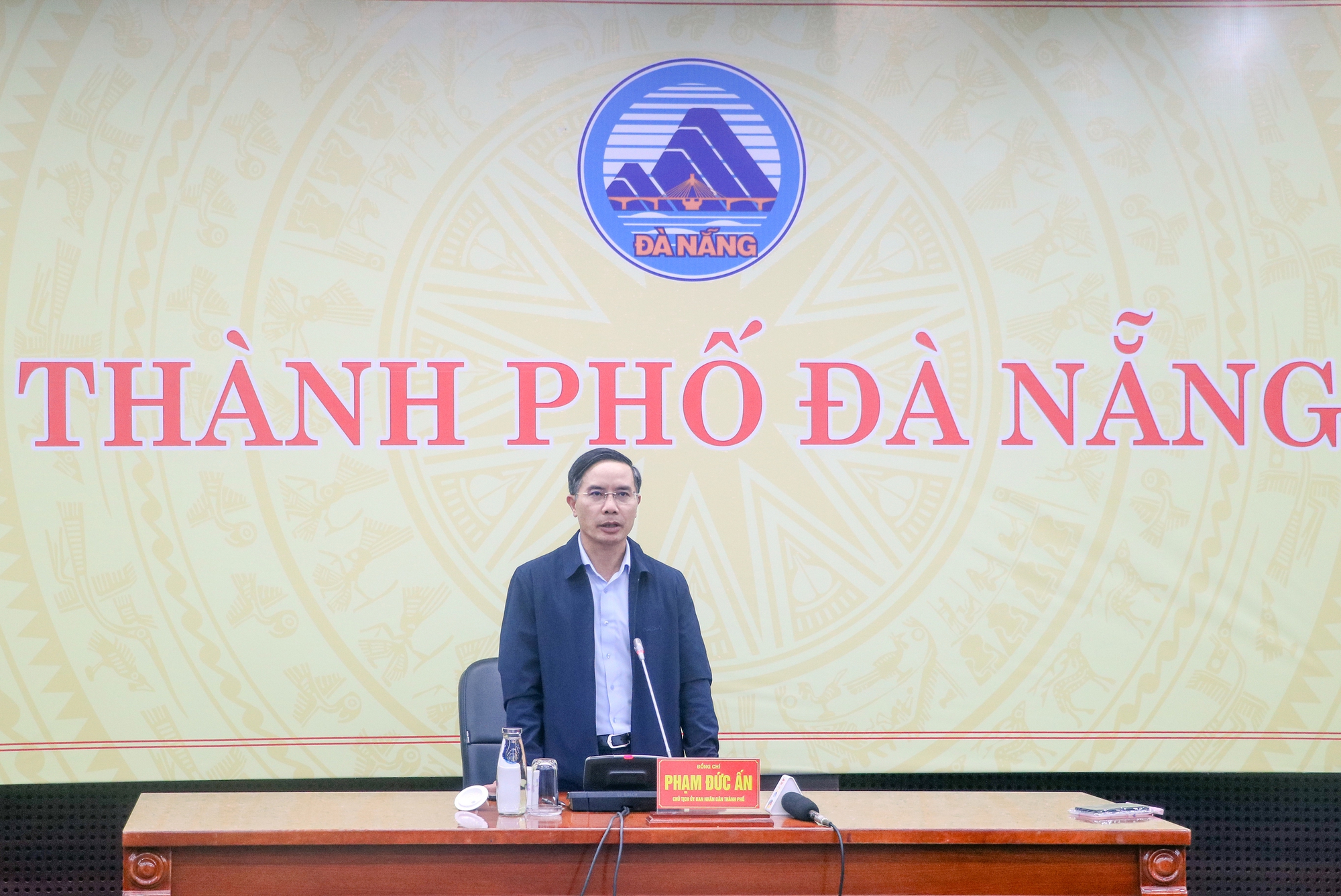 Chủ tịch Đà Nẵng triệu tập cuộc họp khẩn- Ảnh 1. Chủ tịch Đà Nẵng triệu tập cuộc họp khẩn- Ảnh 1.