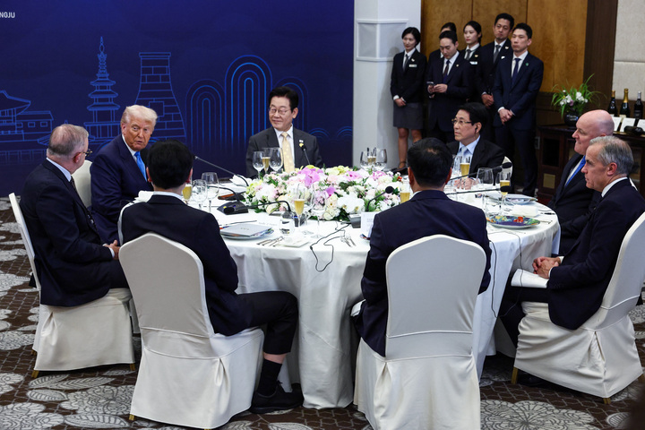 Ông Trump công bố đột phá thương mại với Hàn Quốc trong chuyến công du châu Á- Ảnh 1. Ông Trump công bố đột phá thương mại với Hàn Quốc trong chuyến công du châu Á- Ảnh 1.