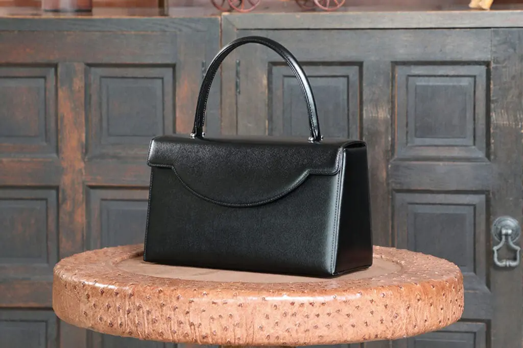 Nữ thủ tướng đầu tiên của Nhật Bản vừa nhậm chức đã khiến túi xách 24 triệu cháy hàng tới năm sau- Ảnh 8. Nữ thủ tướng đầu tiên của Nhật Bản vừa nhậm chức đã khiến túi xách 24 triệu cháy hàng tới năm sau- Ảnh 8.