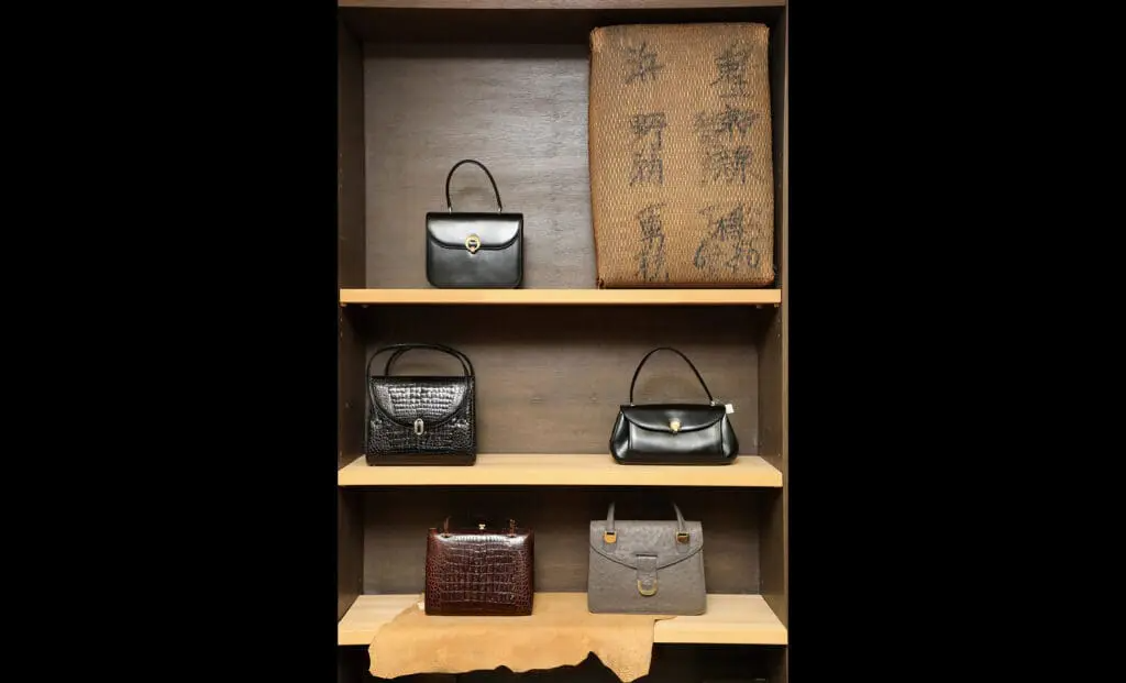 Nữ thủ tướng đầu tiên của Nhật Bản vừa nhậm chức đã khiến túi xách 24 triệu cháy hàng tới năm sau- Ảnh 7. Nữ thủ tướng đầu tiên của Nhật Bản vừa nhậm chức đã khiến túi xách 24 triệu cháy hàng tới năm sau- Ảnh 7.