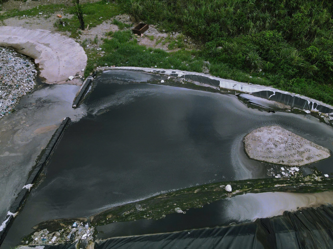 Giải cứu thung lũng đang 'chết' dần vì rác ở Ninh Bình- Ảnh 7. Giải cứu thung lũng đang 'chết' dần vì rác ở Ninh Bình- Ảnh 7.