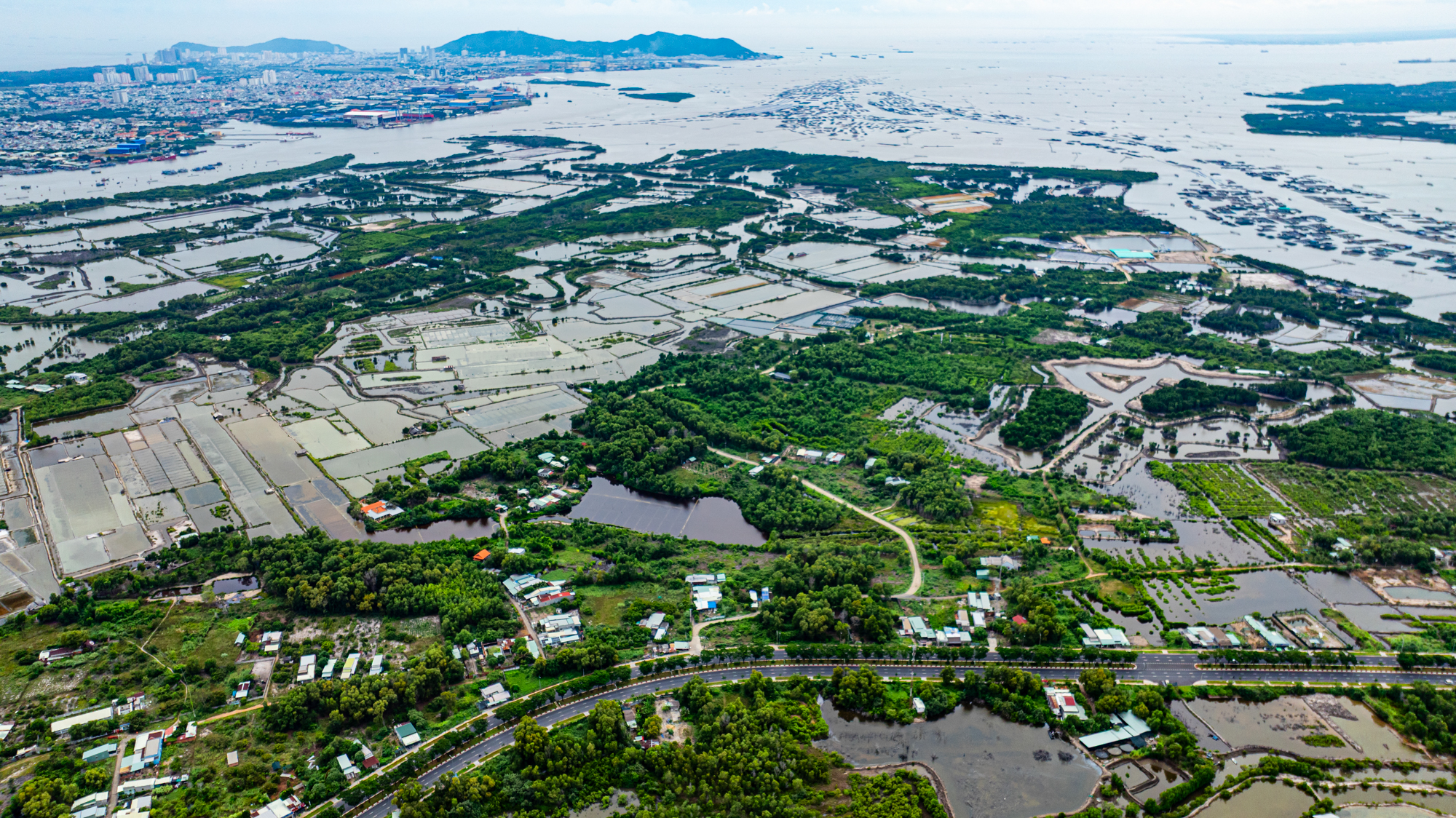 Hòn đảo chỉ cách trung tâm Vũng Tàu 3 km từng được đề xuất làm sân bay, nay có thể trở thành khu đô thị mới của Sun Group- Ảnh 4. Hòn đảo chỉ cách trung tâm Vũng Tàu 3 km từng được đề xuất làm sân bay, nay có thể trở thành khu đô thị mới của Sun Group- Ảnh 4.