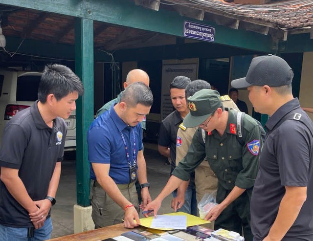 Bắt 'bà trùm' tên Vi sinh năm 1999, cầm đầu đường dây lừa đảo 8.000 người Việt Nam- Ảnh 3. Bắt 'bà trùm' tên Vi sinh năm 1999, cầm đầu đường dây lừa đảo 8.000 người Việt Nam- Ảnh 3.