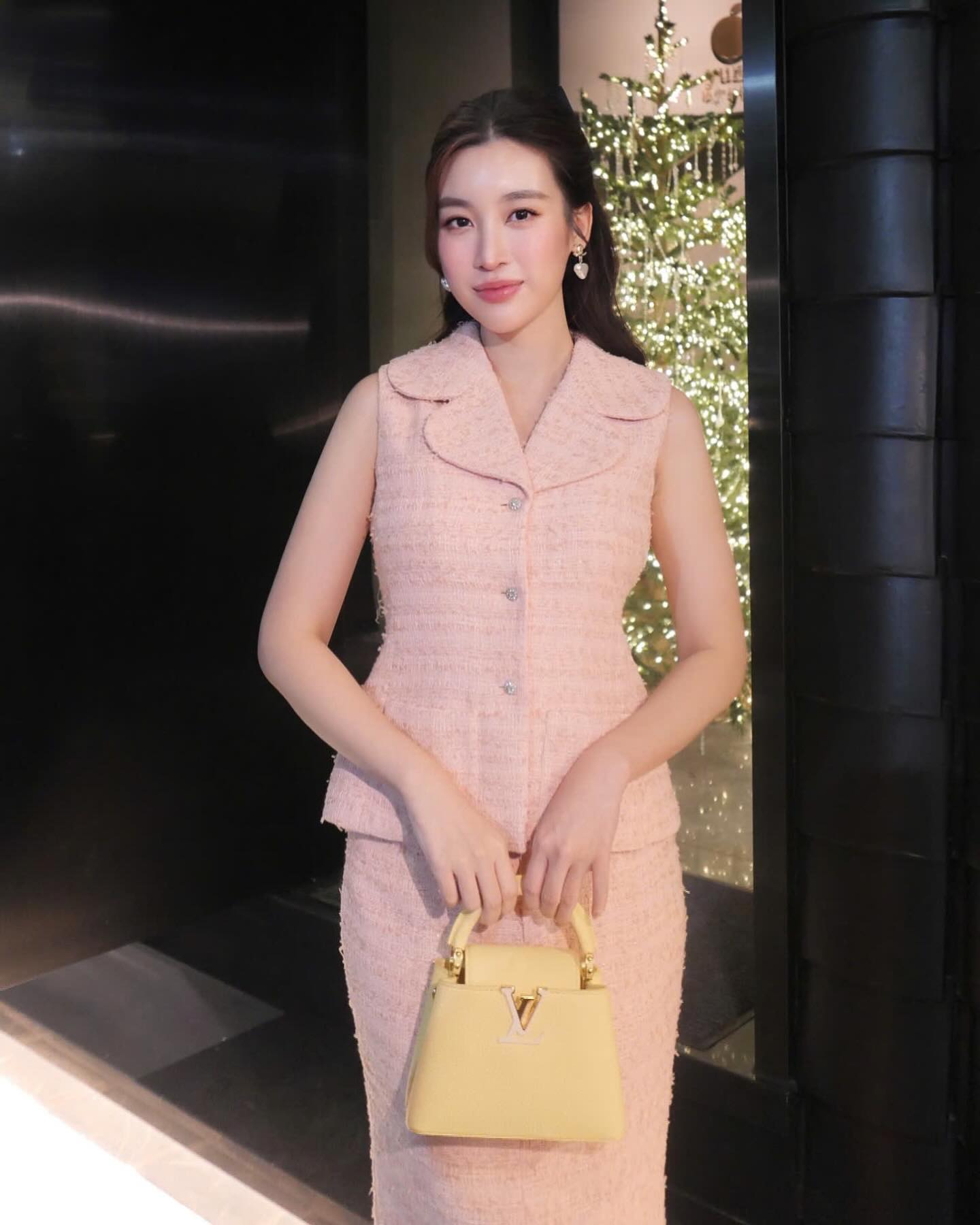 Phong cách thời trang mỗi người một vẻ của 4 nàng dâu hào môn nổi tiếng nhất- Ảnh 18. Phong cách thời trang mỗi người một vẻ của 4 nàng dâu hào môn nổi tiếng nhất- Ảnh 18.