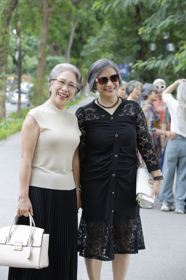 Tìm ra hội chơi tóc bạc khét nhất thủ đô, đỉnh nhất là một  Tìm ra hội chơi tóc bạc khét nhất thủ đô, đỉnh nhất là một