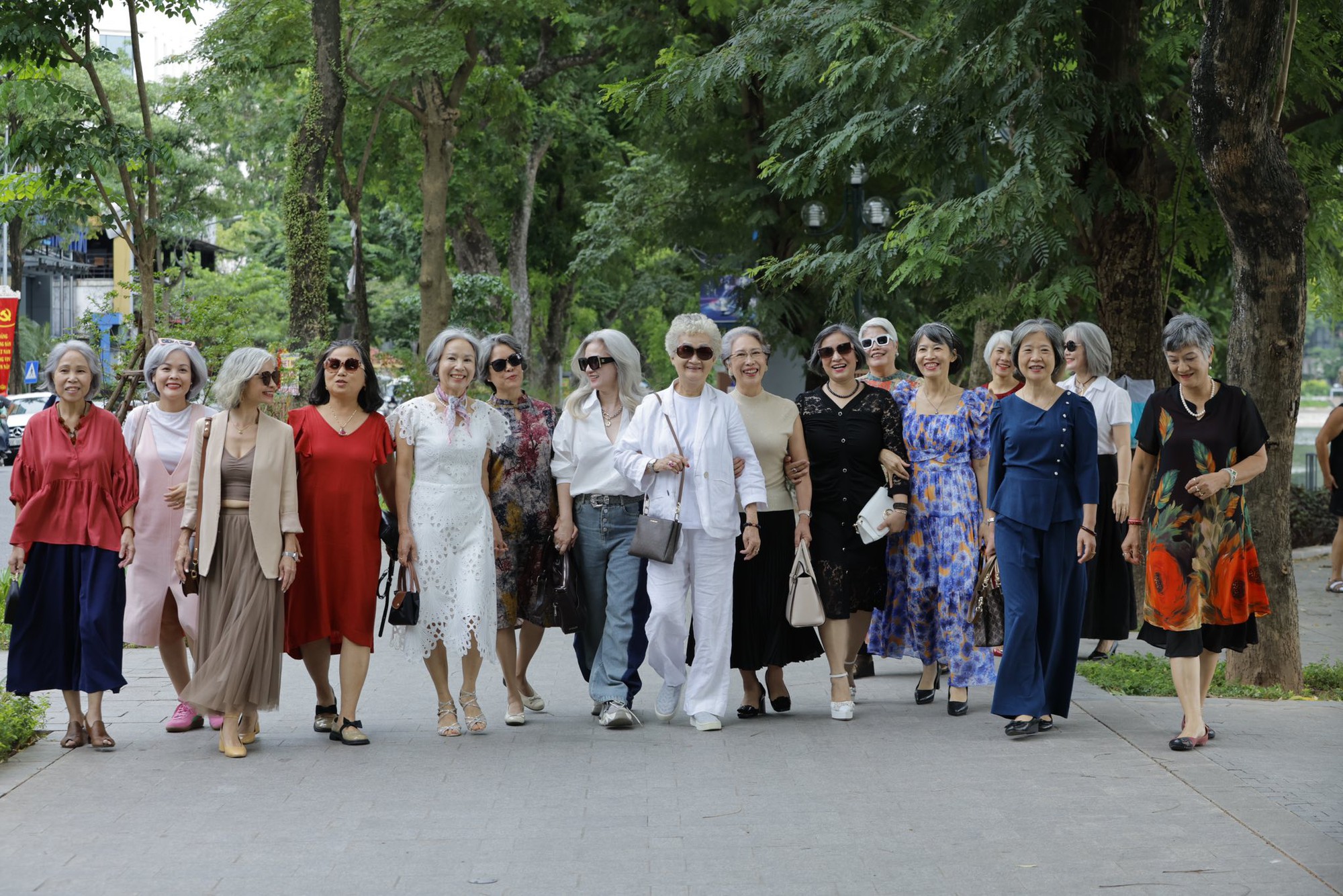 Tìm ra hội chơi tóc bạc khét nhất thủ đô, đỉnh nhất là một  Tìm ra hội chơi tóc bạc khét nhất thủ đô, đỉnh nhất là một