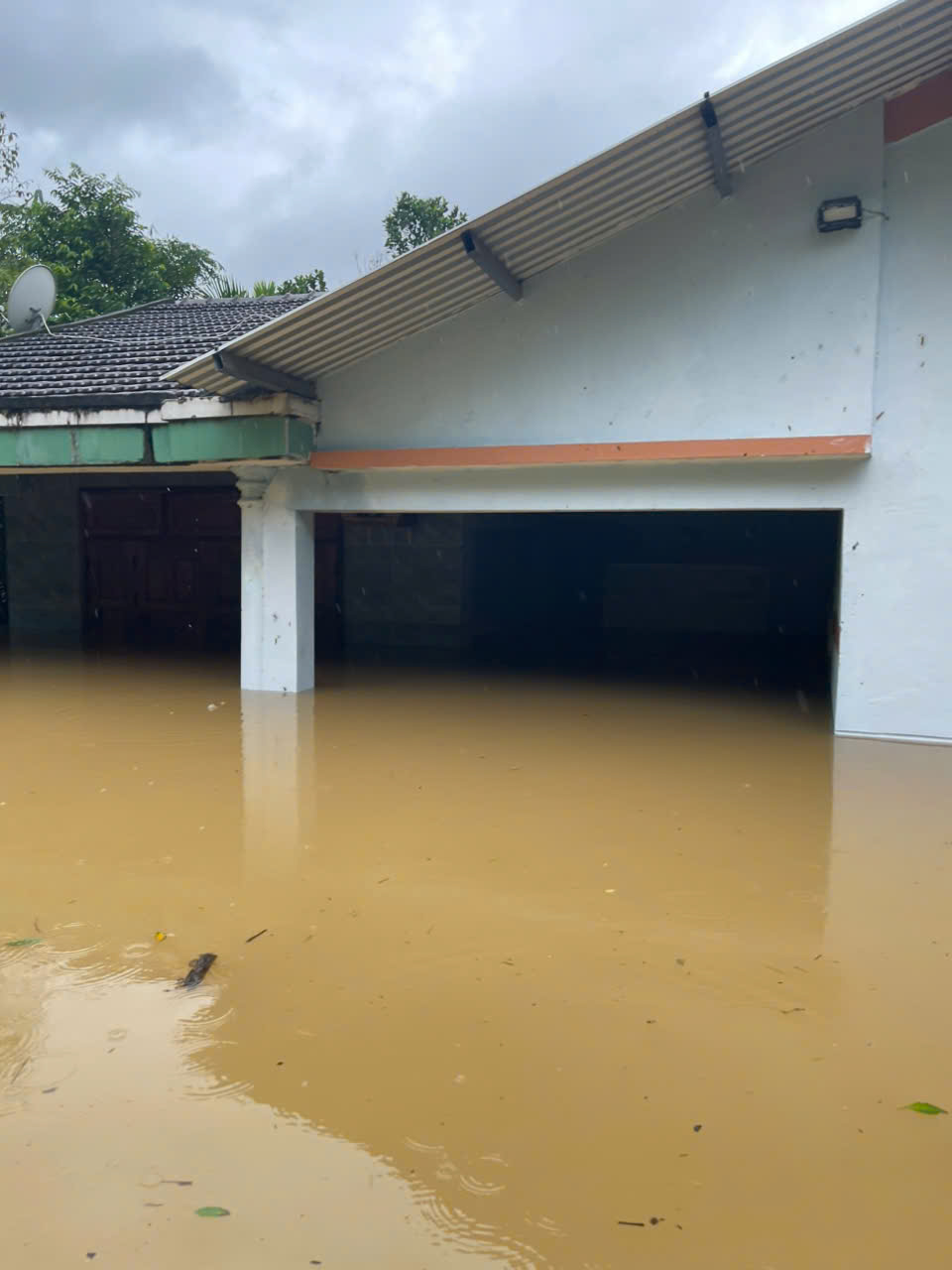 Lũ trên sông Vu Gia - Thu Bồn phá vỡ kỷ lục lịch sử năm 1964, Đà Nẵng đối mặt đại hồng thủy- Ảnh 2. Lũ trên sông Vu Gia - Thu Bồn phá vỡ kỷ lục lịch sử năm 1964, Đà Nẵng đối mặt đại hồng thủy- Ảnh 2.