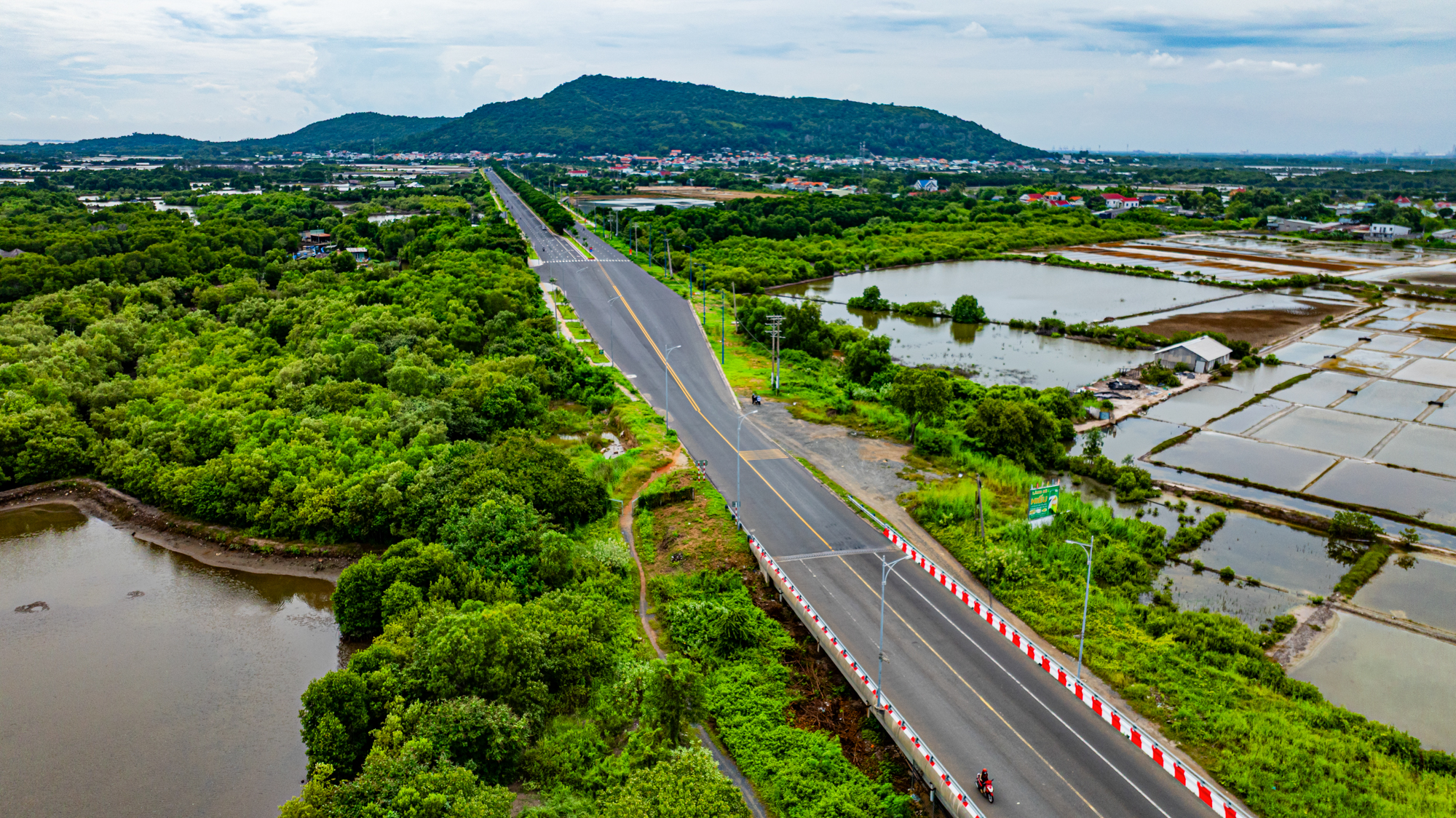 Hòn đảo chỉ cách trung tâm Vũng Tàu 3 km từng được đề xuất làm sân bay, nay có thể trở thành khu đô thị mới của Sun Group- Ảnh 6. Hòn đảo chỉ cách trung tâm Vũng Tàu 3 km từng được đề xuất làm sân bay, nay có thể trở thành khu đô thị mới của Sun Group- Ảnh 6.