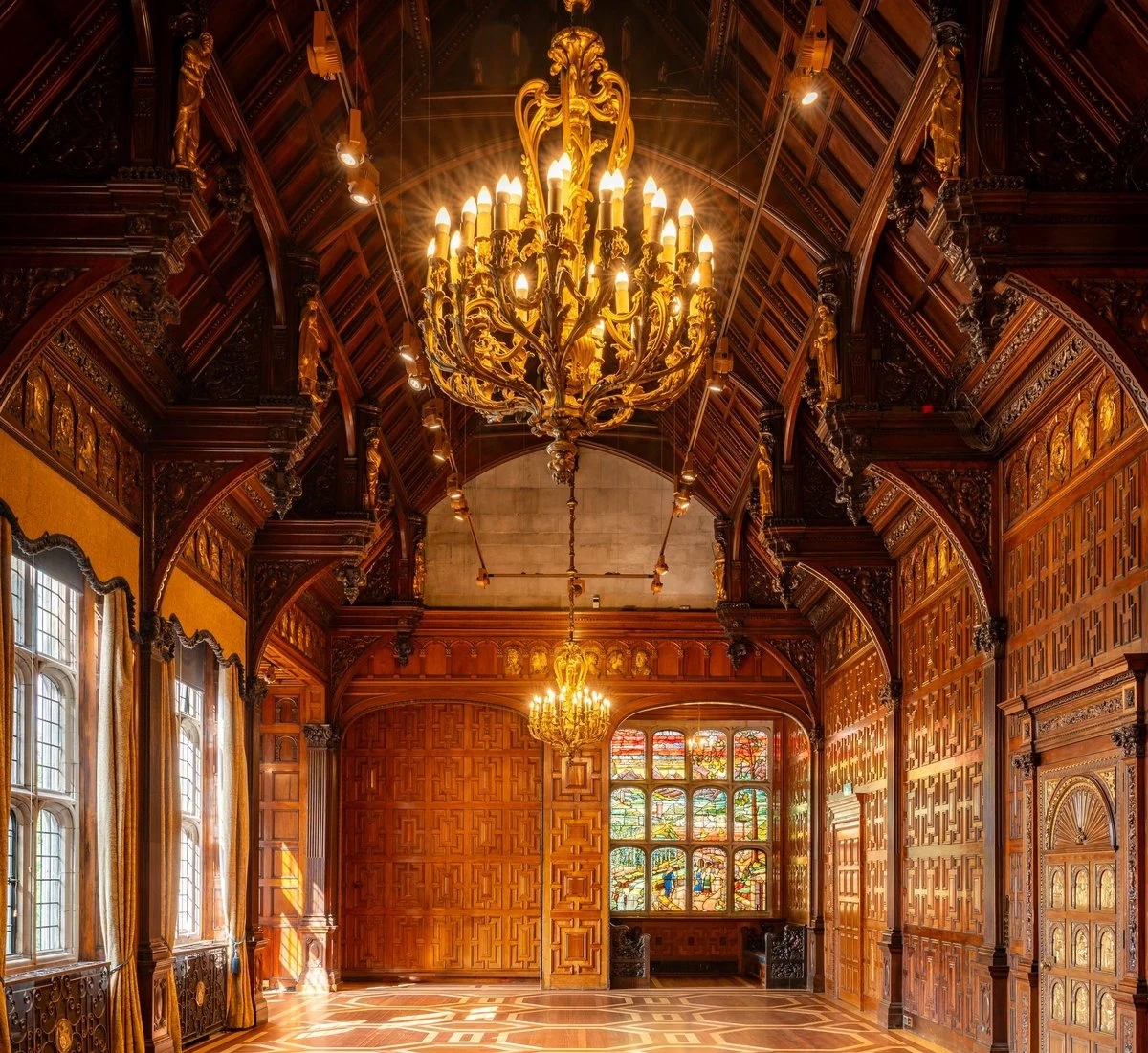 Biệt thự cổ Tiên Nguyễn và chồng chụp ảnh cưới cất giữ "kho báu của người giàu nhất thế giới"- Ảnh 3. Biệt thự cổ Tiên Nguyễn và chồng chụp ảnh cưới cất giữ "kho báu của người giàu nhất thế giới"- Ảnh 3.