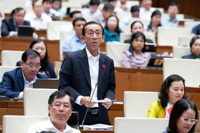 Đại biểu Trần Hoàng Ngân: Sớm trình gói tài chính khẩn cấp khắc phục hậu quả bão lũ- Ảnh 1. Đại biểu Trần Hoàng Ngân: Sớm trình gói tài chính khẩn cấp khắc phục hậu quả bão lũ- Ảnh 1.