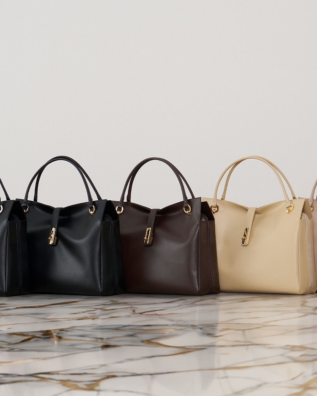 Nữ thủ tướng đầu tiên của Nhật Bản vừa nhậm chức đã khiến túi xách 24 triệu cháy hàng tới năm sau- Ảnh 3. Nữ thủ tướng đầu tiên của Nhật Bản vừa nhậm chức đã khiến túi xách 24 triệu cháy hàng tới năm sau- Ảnh 3.