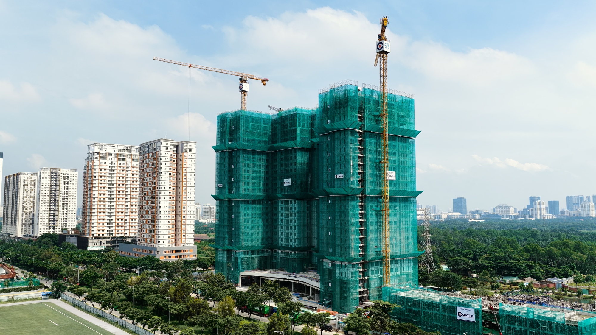 Phú Long cất nóc tháp đôi căn hộ Essensia Sky- Ảnh 5.