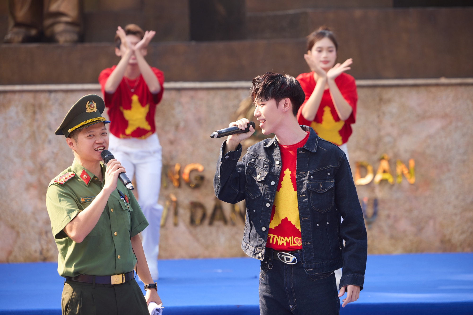 Hoà Minzy, Phạm Quỳnh Anh chung tay làm 1 việc đặc biệt, nhưng spotlight thuộc về 1 Anh trai- Ảnh 7. Hoà Minzy, Phạm Quỳnh Anh chung tay làm 1 việc đặc biệt, nhưng spotlight thuộc về 1 Anh trai- Ảnh 7.