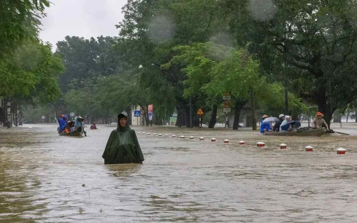 Lũ trên sông tiếp tục lên, đợt mưa lớn nhất lịch sử bao giờ kết thúc?- Ảnh 1. Lũ trên sông tiếp tục lên, đợt mưa lớn nhất lịch sử bao giờ kết thúc?- Ảnh 1.