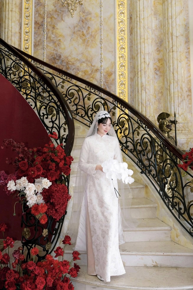 Sao Việt lấy chồng lần 2 giờ ở biệt thự xa hoa: Đẹp còn học hành giỏi giang, em trai cũng  Sao Việt lấy chồng lần 2 giờ ở biệt thự xa hoa: Đẹp còn học hành giỏi giang, em trai cũng