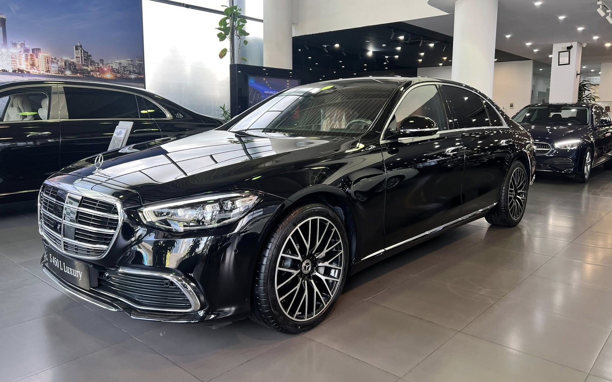 Loạt xe phải xả hàng VIN cũ, giảm giá ‘kịch sàn’ tại Việt Nam: Có mẫu giảm cả tỷ đồng, rẻ hơn cả phân khúc dưới- Ảnh 1. Loạt xe phải xả hàng VIN cũ, giảm giá ‘kịch sàn’ tại Việt Nam: Có mẫu giảm cả tỷ đồng, rẻ hơn cả phân khúc dưới- Ảnh 1.