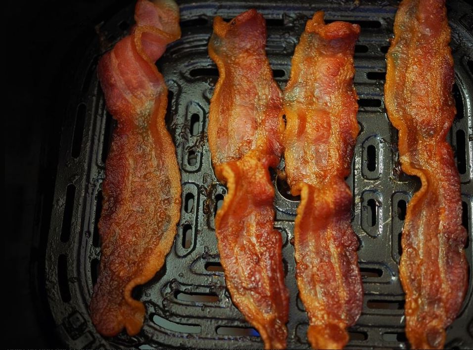 Nồi chiên không dầu rất tiện nhưng tuyệt đối không nên dùng để nấu thứ này: "Thảm họa" sẽ xảy ra!- Ảnh 1. Nồi chiên không dầu rất tiện nhưng tuyệt đối không nên dùng để nấu thứ này: "Thảm họa" sẽ xảy ra!- Ảnh 1.