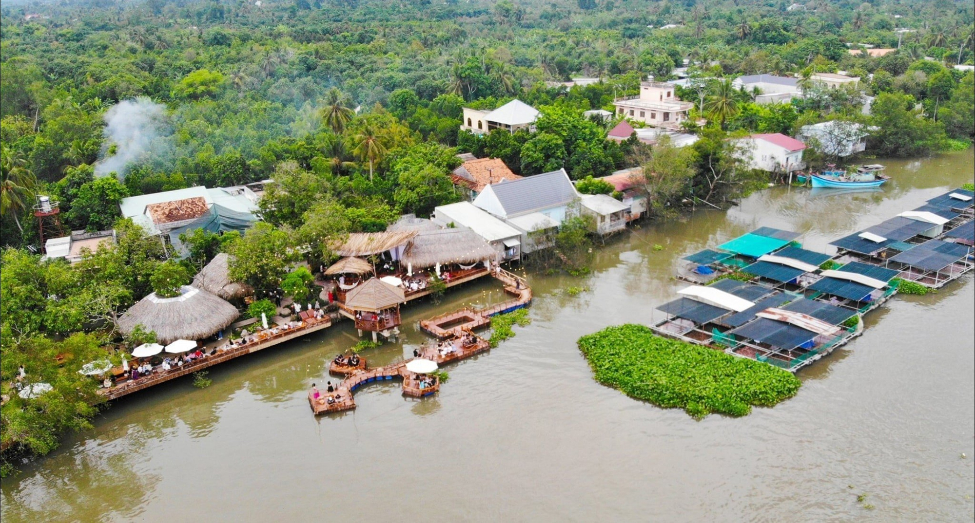 photo-1761711163537 photo-1761711163537