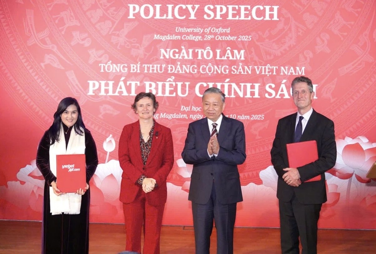 Vietjet và Đại học Oxford công bố kết quả nghiên cứu giải pháp Net Zero cho hàng không toàn cầu- Ảnh 1. Vietjet và Đại học Oxford công bố kết quả nghiên cứu giải pháp Net Zero cho hàng không toàn cầu- Ảnh 1.