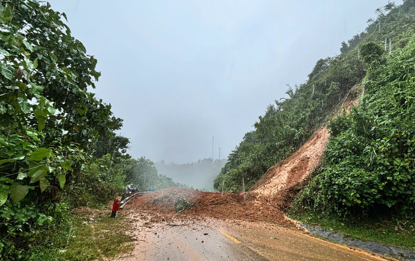 Nước lũ nhấn chìm hơn 66.800 nhà dân ở Đà Nẵng, mưa lớn chưa có dấu hiệu giảm- Ảnh 5. Nước lũ nhấn chìm hơn 66.800 nhà dân ở Đà Nẵng, mưa lớn chưa có dấu hiệu giảm- Ảnh 5.