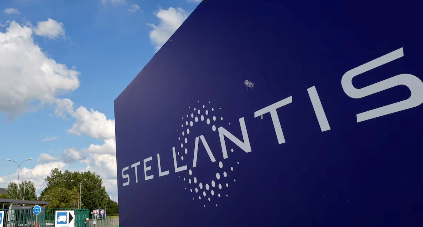 Uber bắt tay Nvidia mở mạng lưới 100.000 taxi tự lái: Giá rẻ, hoạt động 24/7- Ảnh 2. Uber bắt tay Nvidia mở mạng lưới 100.000 taxi tự lái: Giá rẻ, hoạt động 24/7- Ảnh 2.