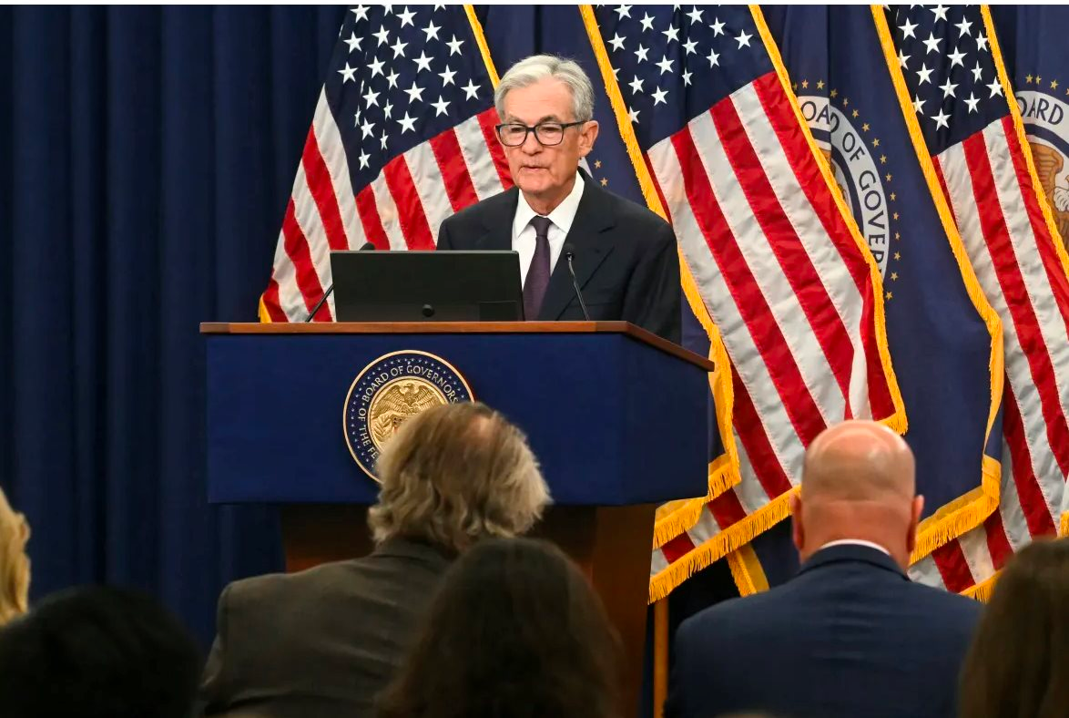 Fed tiếp tục hạ lãi suất ở mức 0,25%, đối mặt bất ổn lớn vì thiếu dữ liệu kinh tế và nội bộ chia rẽ mạnh- Ảnh 1. Fed tiếp tục hạ lãi suất ở mức 0,25%, đối mặt bất ổn lớn vì thiếu dữ liệu kinh tế và nội bộ chia rẽ mạnh- Ảnh 1.