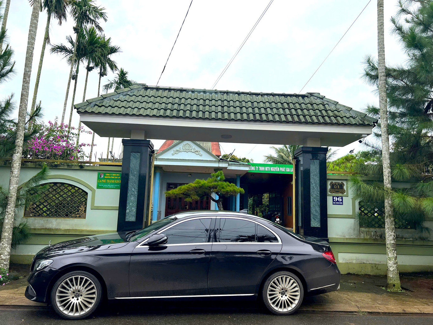 Tận thấy cơ ngơi của đại gia 'cà phê giả' vừa bị tạm giữ hình sự- Ảnh 7. Tận thấy cơ ngơi của đại gia 'cà phê giả' vừa bị tạm giữ hình sự- Ảnh 7.