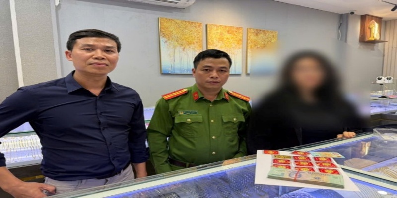 Sau một cuộc gọi, tài khoản của nữ sinh 2006 mất 1,4 triệu nhưng gia đình mất 300 triệu đồng: Công an tức tốc điều tra- Ảnh 1. Sau một cuộc gọi, tài khoản của nữ sinh 2006 mất 1,4 triệu nhưng gia đình mất 300 triệu đồng: Công an tức tốc điều tra- Ảnh 1.