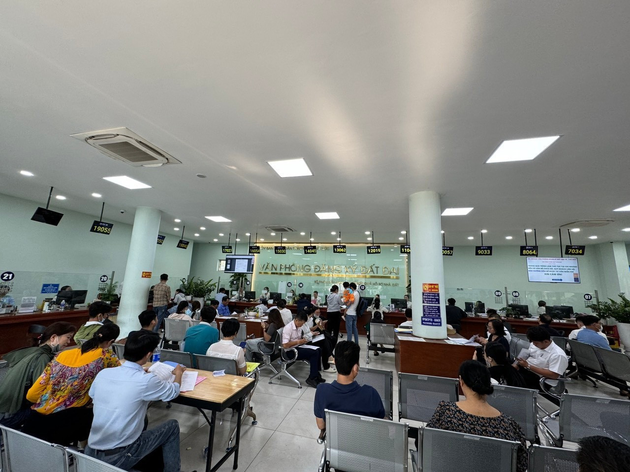 Sau sáp nhập, Văn phòng đăng ký đất đai TPHCM hoạt động thế nào?- Ảnh 1.