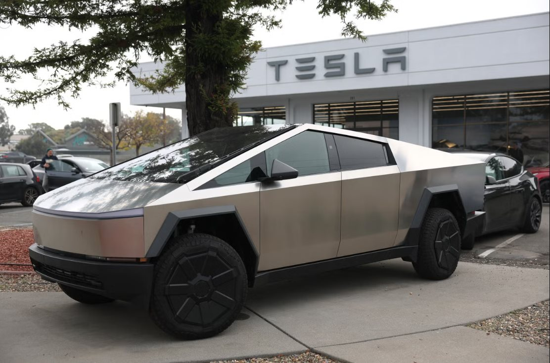 Tesla bị kiện trong vụ cháy xe điện khiến 1 cô gái thiệt mạng: Triết lý thiết kế tối giản để tăng tính thẩm mỹ của Elon Musk bị chỉ trích- Ảnh 3.