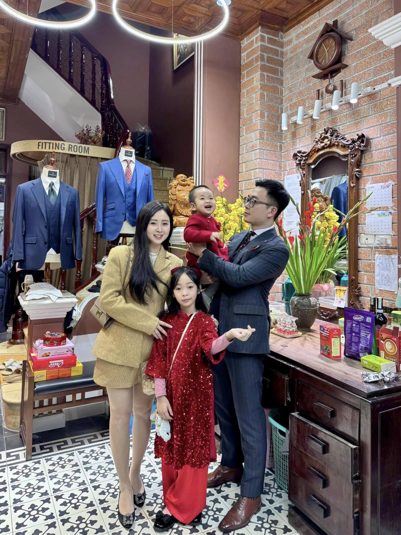 Thế hệ thứ 3 kế thừa "tiệm may của các Đại sứ": Chàng Thạc sĩ bỏ ngang sự nghiệp Ngoại giao về nhà... cầm kéo và áp lực vô hình từ "cái bóng của cha"- Ảnh 22.