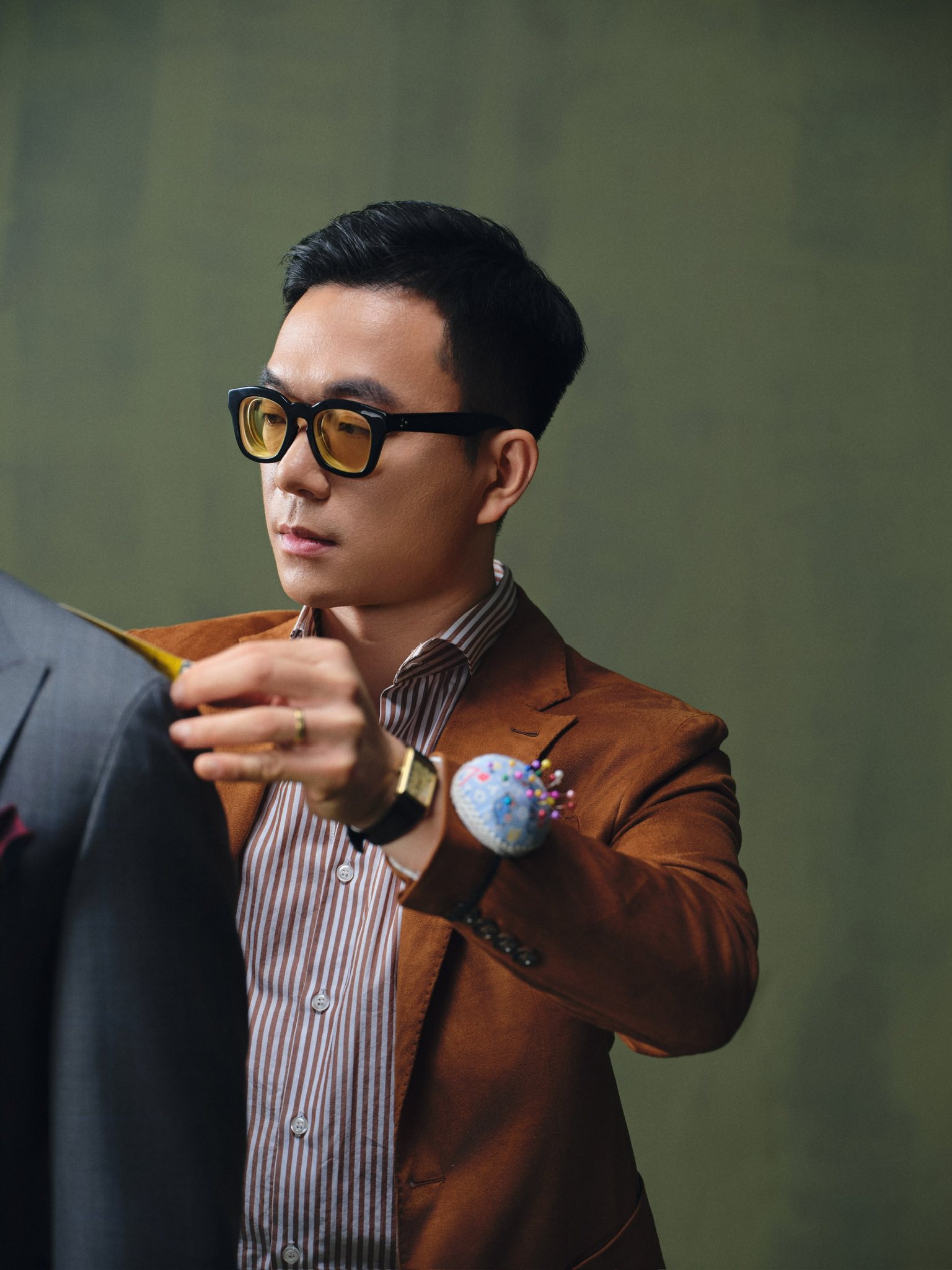 Thế hệ thứ 3 kế thừa "tiệm may của các Đại sứ": Chàng Thạc sĩ bỏ ngang sự nghiệp Ngoại giao về nhà... cầm kéo và áp lực vô hình từ "cái bóng của cha"- Ảnh 8.