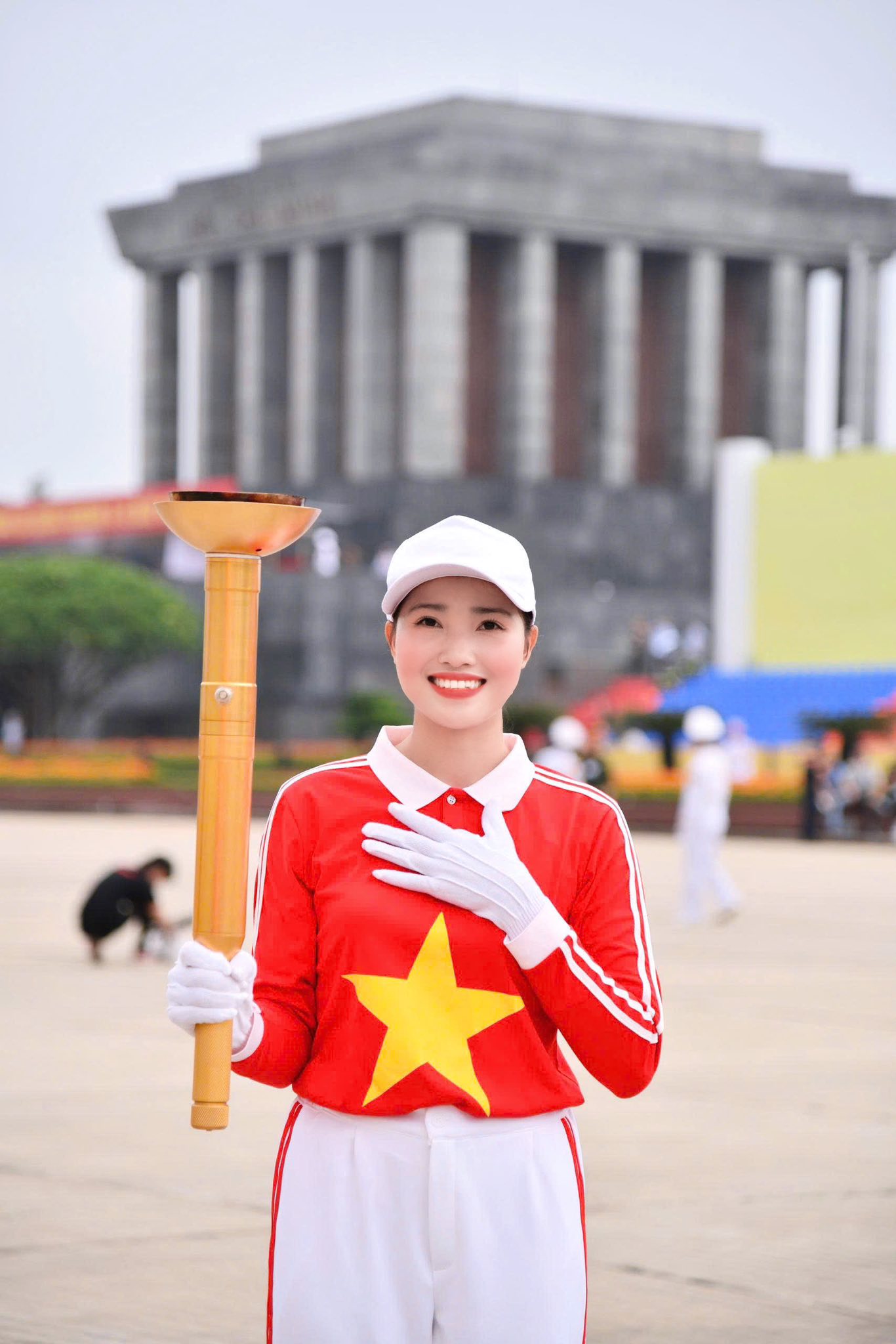 "Bông hồng thép" của điền kinh Việt Nam Nguyễn Linh Na thăng quân hàm thiếu tá- Ảnh 3. "Bông hồng thép" của điền kinh Việt Nam Nguyễn Linh Na thăng quân hàm thiếu tá- Ảnh 3.