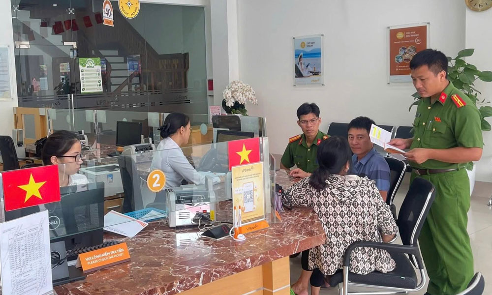 Quen tỷ phú qua mạng, người phụ nữ SN 1…