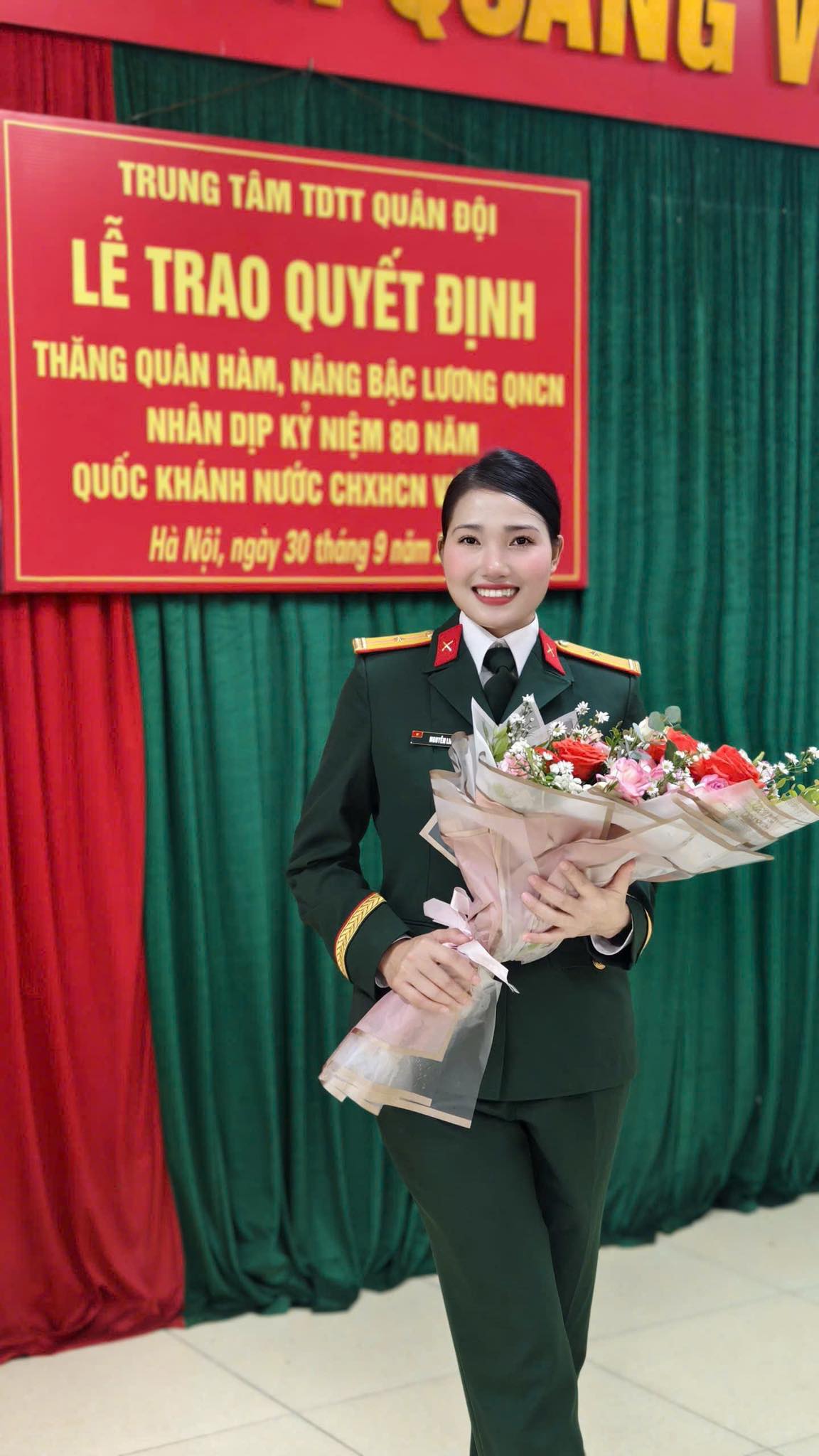 "Bông hồng thép" củ…