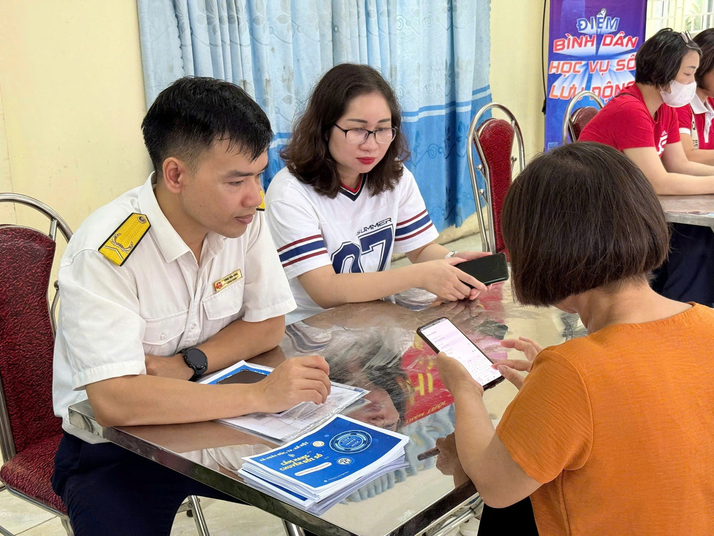 Cắt giảm thủ tục thuế, người dân 'nhẹ gánh'- Ảnh 1.