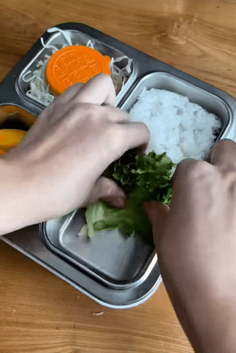 Mẹ bỉm 2 con mỗi ngày đều dậy từ 5 giờ sáng chuẩn bị cơm cho con đi học, thực đơn thay đổi liên tục, càng xem càng 